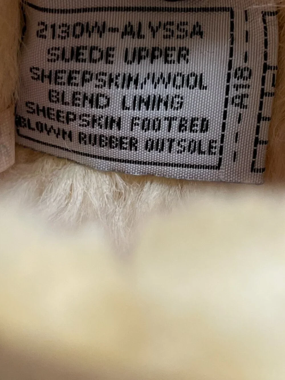 BEARPAW Alyssa Women’s Suede Sheepskin Boot Size 9
